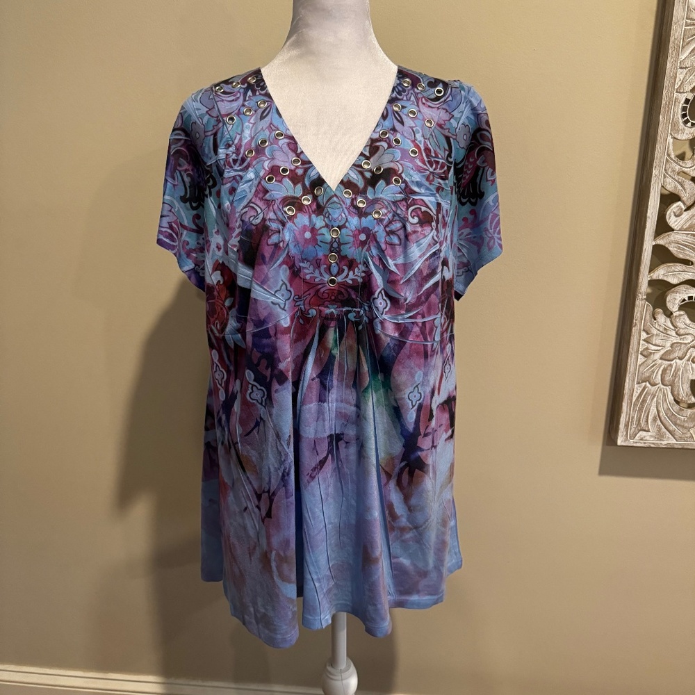 Pretty & flattering One World plus size 1X summer top.  Gently worn once.